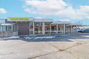 1060 Busse Hwy, Park Ridge, IL 60068 - Photo 1