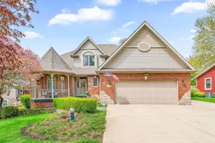 549 Beachview Dr, Lake Holiday, IL 60552 - Photo 1