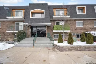 3852 S Parkway Dr, Northbrook, IL 60062 - Photo 1