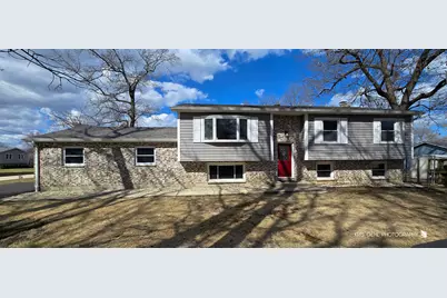 38013 N Holdridge Avenue, Beach Park, IL 60087 - Photo 1