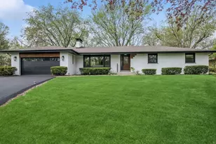 43 Lagoon Dr, Hawthorn Woods, IL 60047 - Photo 1