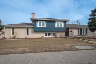 7153 W Oakton Ct, Niles, IL 60714 - Photo 1