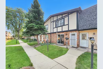 10421 Massasoit Avenue, Oak Lawn, IL 60453 - Photo 1