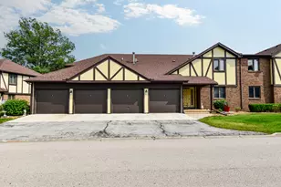 208 Carol Ct, Pontiac, IL 61764 - Photo 1