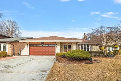 9137 S Tripp Avenue, Oak Lawn, IL 60453 - Photo 1