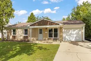 700 Pleasant Pl, Streamwood, IL 60107 - Photo 1