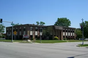 10661 S Roberts Rd, Palos Hills, IL 60465 - Photo 1