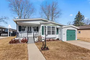 232 Bayview Rd, Elgin, IL 60123 - Photo 1