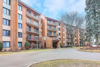 601 Lake Hinsdale Drive #402, Willowbrook, IL 60527 - Photo 1