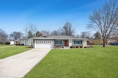 1110 N Oakwood Drive, McHenry, IL 60050 - Photo 1