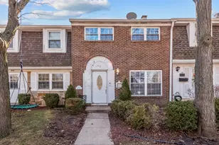 810 Bishop Ct, Schaumburg, IL 60194 - Photo 1