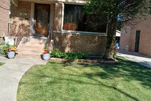 9857 S Charles St, Chicago, IL 60643 - Photo 1