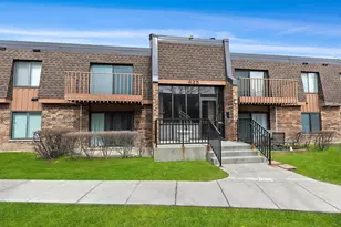 625 Derry Ct, Schaumburg, IL 60193 - Photo 1