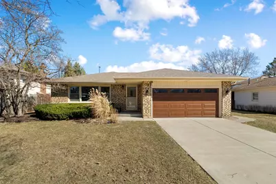 1833 W Spring Ridge Drive, Arlington Heights, IL 60004 - Photo 1