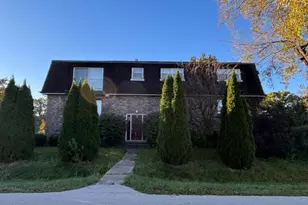 10608 S 81st Ct, Palos Hills, IL 60465 - Photo 1