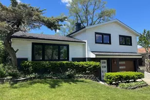 8944 S Maple Ln, Hickory Hills, IL 60457 - Photo 1