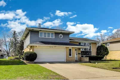 1513 E Lowden Lane, Mount Prospect, IL 60056 - Photo 1