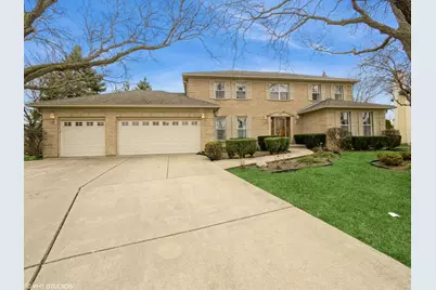 201 E Brett Court, Arlington Heights, IL 60005 - Photo 1