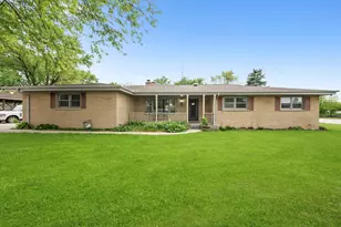 910 Sarah Ln, Aurora, IL 60502 - Photo 1
