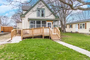 853 S Locust St, Pontiac, IL 61764 - Photo 1