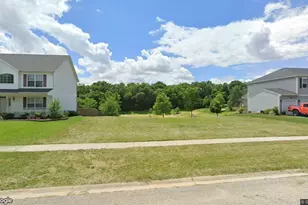 908 Churchill Dr, Plano, IL 60545 - Photo 1