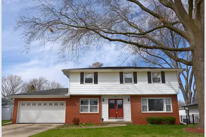 827 Valley View Drive, Ottawa, IL 61350 - Photo 1