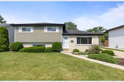 118 S Clarendon Avenue, Addison, IL 60101 - Photo 1