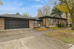 10855 S Eberhart Ave, Chicago, IL 60628 - Photo 1