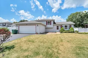 885 Redwood Dr, Elwood, IL 60421 - Photo 1