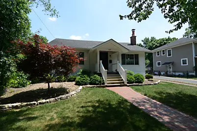 107 N Lincoln Avenue, Geneva, IL 60134 - Photo 1