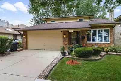 9838 S Beverly Avenue, Chicago, IL 60643 - Photo 1