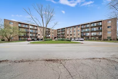 725 W Huntington Commons Road #314, Mount Prospect, IL 60056 - Photo 1