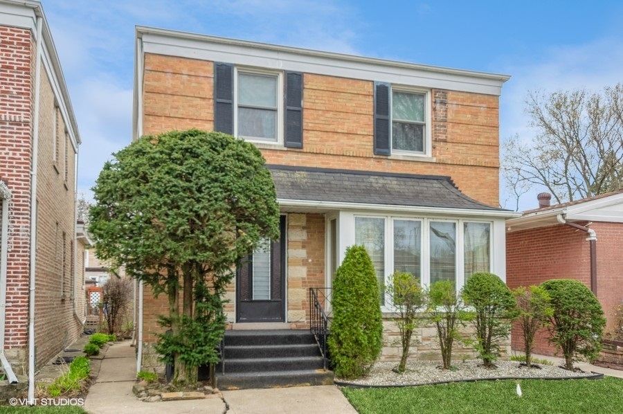 2817 W Jerome St, Chicago, IL 60645 - MLS 12339256 - Coldwell Banker