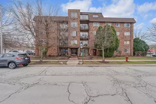 7117 W 93rd St, Oak Lawn, IL 60453 - Photo 1