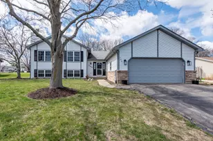 706 Roberts Rd, Winthrop Harbor, IL 60096 - Photo 1