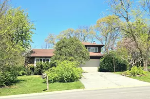 857 Bonnie Brae Ln, Bolingbrook, IL 60440 - Photo 1