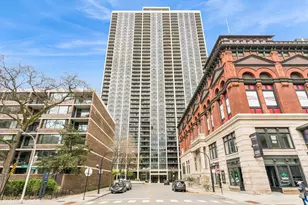 1560 N Sandburg Terrace, Chicago, IL 60610 - Photo 1