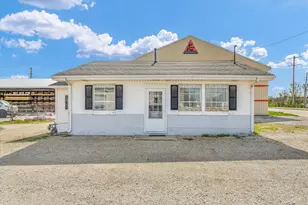 305 N Market St, Paxton, IL 60957 - Photo 1