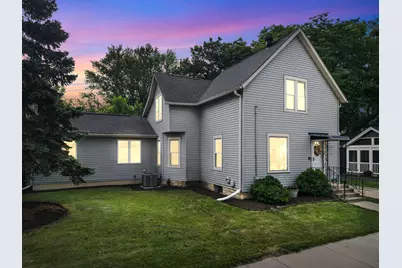 129 S Prairie Street, Batavia, IL 60510 - Photo 1