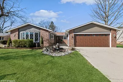 924 N Topanga Drive, Palatine, IL 60074 - Photo 1
