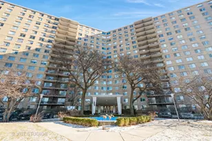 7033 N Kedzie Ave, Chicago, IL 60645 - Photo 1