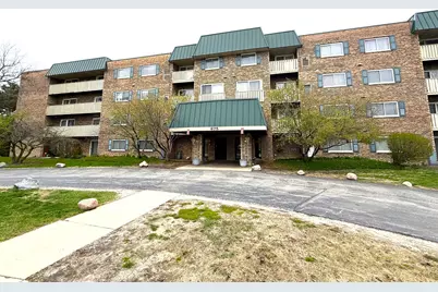 675 Grove Drive #212, Elk Grove Village, IL 60007 - Photo 1