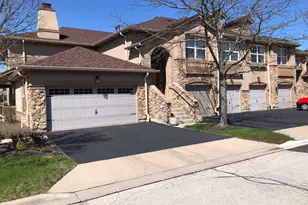 1952 Crenshaw Cir, Vernon Hills, IL 60061 - Photo 1