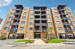 9332 Landings Ln, Des Plaines, IL 60016 - Photo 1