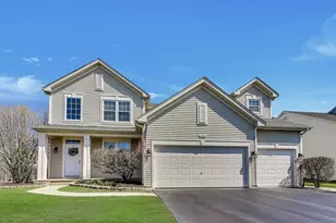 325 Tanager Ln, Lindenhurst, IL 60046 - Photo 1