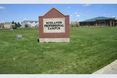 2128 Midlands Drive #105, Sycamore, IL 60178 - Photo 1