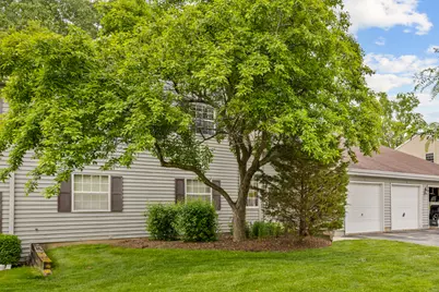 27 N Victoria Lane #G, Streamwood, IL 60107 - Photo 1