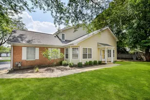 49 Jericho Ln, Batavia, IL 60510 - Photo 1