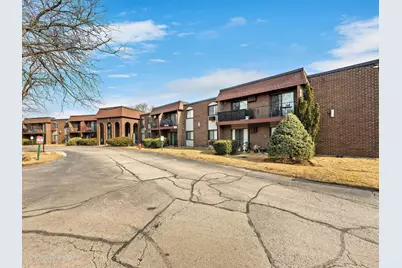 57 Washington Boulevard #212, Mundelein, IL 60060 - Photo 1