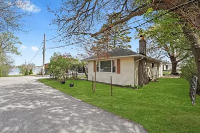 124 Roosevelt Avenue, Wauconda, IL 60084 - Photo 1